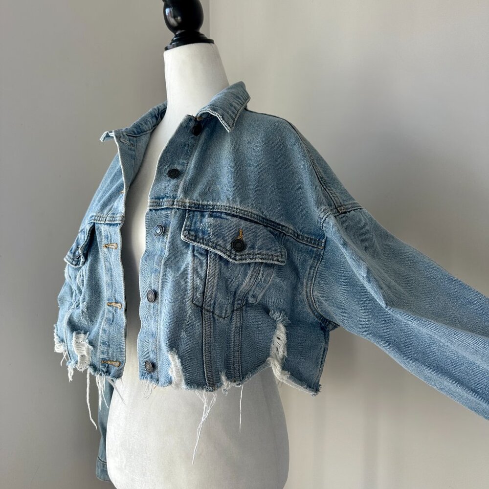 🦋 Cropped Light Wash Distressed Denim Jacket Oversized Minimalist Streetwear